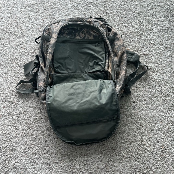 RUCKSACK/BACKPACK,  camouflauge - Picture 5 of 8